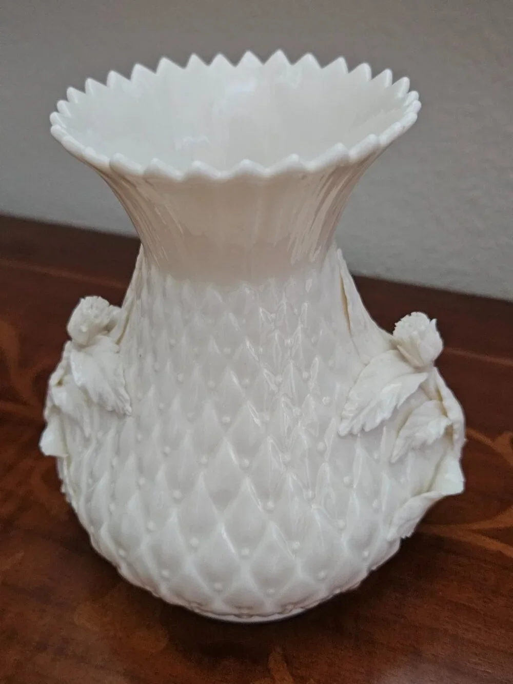 RARE ANTIQUE VINTAGE BELLEEK IRISH NEPTUNE PORCELAIN CORAL SHELL VASE POT